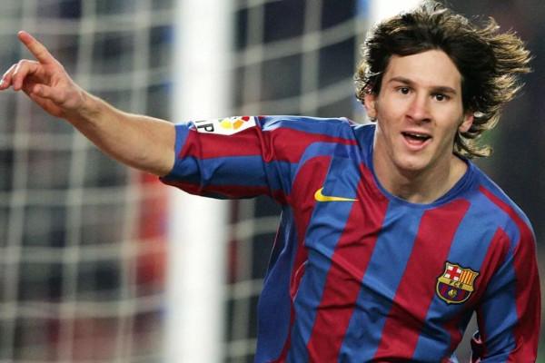 梅西都是隊裡大高個，世界足球歷史最矮11人超級陣容，誰能擋我？