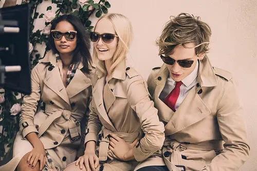 英國奢侈品牌巴寶莉推出服裝租賃業務,可供租賃的單品一掃而空 英國奢侈品牌巴寶莉推出服裝租賃業務,可供租賃的單品一掃而空