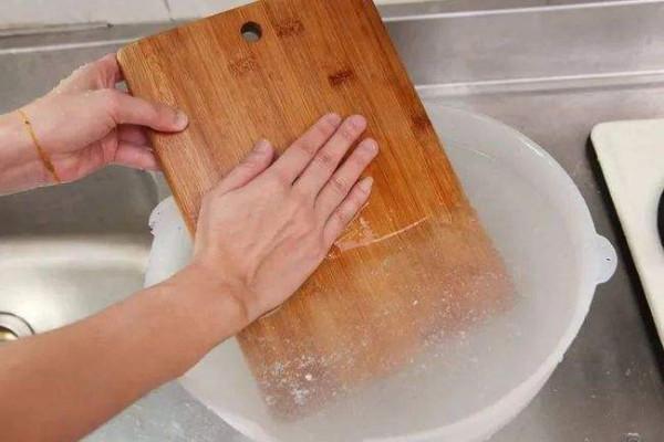 年底家裡大掃除，記住這五個小妙招，打掃衛生省力又不浪費