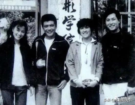 她是國家一級演員，結婚40多年未有孩子，60歲終圓母親夢