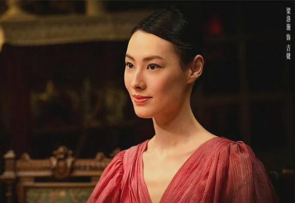 “豪門棄婦”的生活能有多快樂？梁洛施素顏出鏡也不怕，美麗依舊