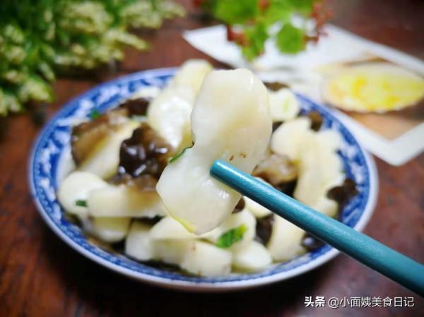 秋天吃荸薺正當時，和木耳是絕配，一黑一白，脆嫩爽口，清淡營養