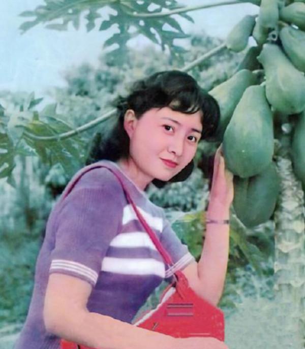 80年代美女影星高英,從紅極一時到迴歸平淡,她這樣的選擇對嗎? 80年代美女影星高英,從紅極一時到迴歸平淡,她這樣的選擇對嗎?