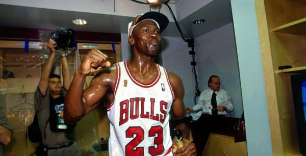 NBA紀實連載48：巔峰喬丹為什麼退役，喬丹右手食指到底怎麼了