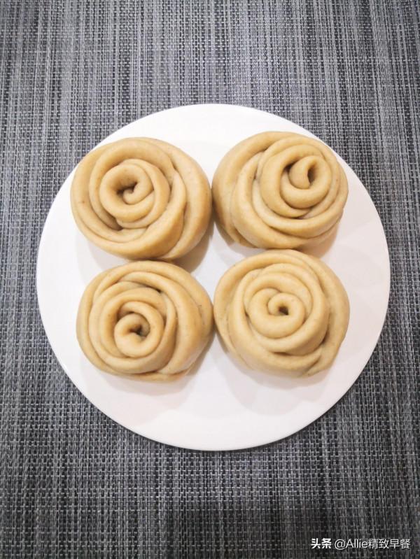 早餐不知道吃什麼？看看我家早餐，白玫瑰主食搭配雞絲蔬菜，完美