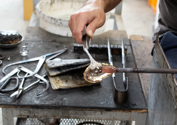 會有人買嗎？這看起來如此“雞肋”的玻璃墨水瓶