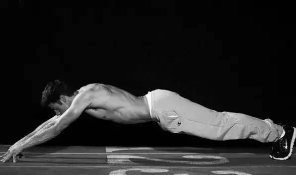 有肌肉才夠男人，徒手健身24式