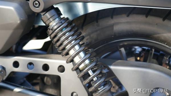 QJMOTOR閃300S皮帶版搶先試駕——更帥、更順、更好騎 QJMOTOR閃300S皮帶版搶先試駕——更帥、更順、更好騎