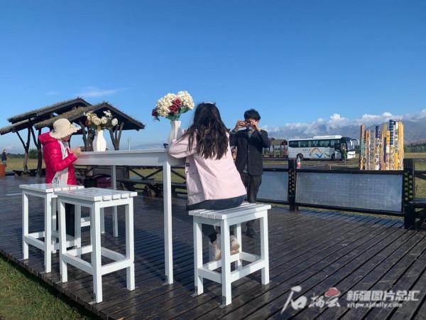 跟隨“鏡頭”，走進秋日那拉提