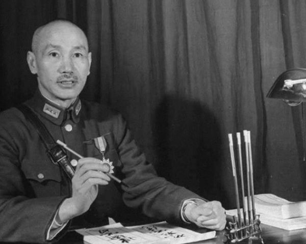 三萬紅軍被30萬敵軍包圍，偉人下令睡三天輕鬆破解，最終反敗為勝