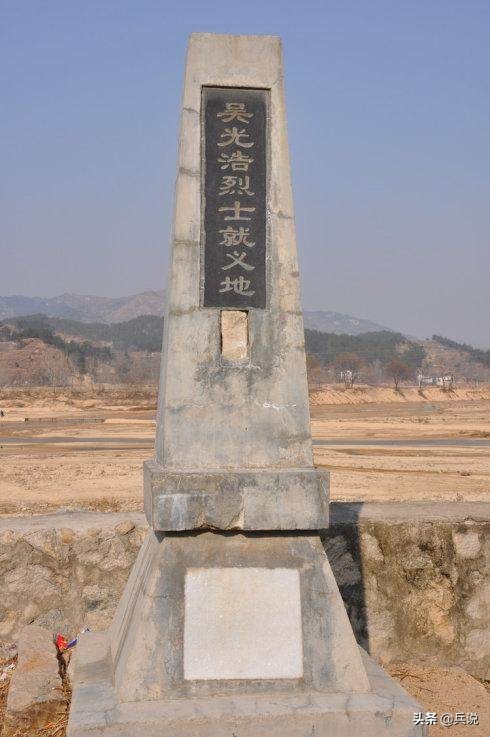 紅軍暴露短槍，遭民團突然襲擊，師長壯烈犧牲，年僅23歲