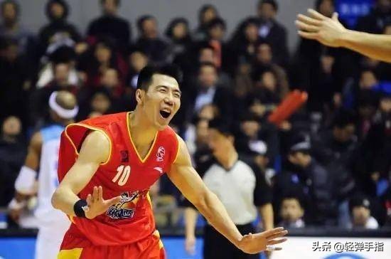 人物|17歲學籃球,42歲退役,換過8支球隊,被稱作CBA“活化石” 人物|17歲學籃球,42歲退役,換過8支球隊,被稱作CBA“活化石”