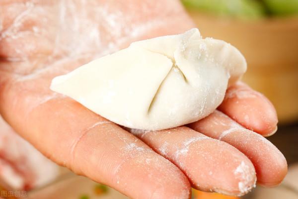 豬肉芹菜餡水餃的做法圖片步驟,怎麼做豬肉芹菜餡水餃好吃? 豬肉芹菜餡水餃的做法圖片步驟,怎麼做豬肉芹菜餡水餃好吃?