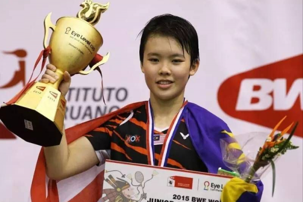 售賣金牌,靠70歲母親拾荒為生,切除大腸,他們退役後生活太艱難 售賣金牌,靠70歲母親拾荒為生,切除大腸,他們退役後生活太艱難