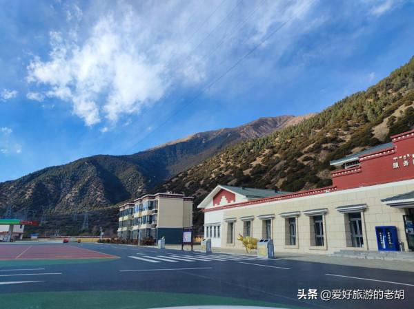 沒有收費站的高速公路，通車僅2年全長400公里，全程限速110公里