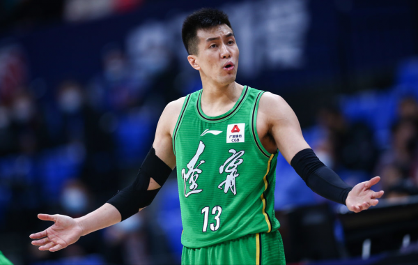 不止有趙睿，場均6分後衛被杜鋒雪藏，缺席28場，靠他纏鬥郭艾倫