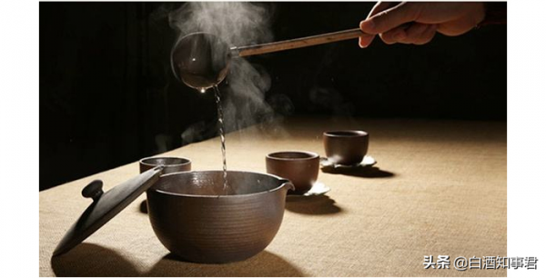 老一輩人喝酒都燙一下,有什麼用?從古流傳下來的規矩你知道嗎? 老一輩人喝酒都燙一下,有什麼用?從古流傳下來的規矩你知道嗎?